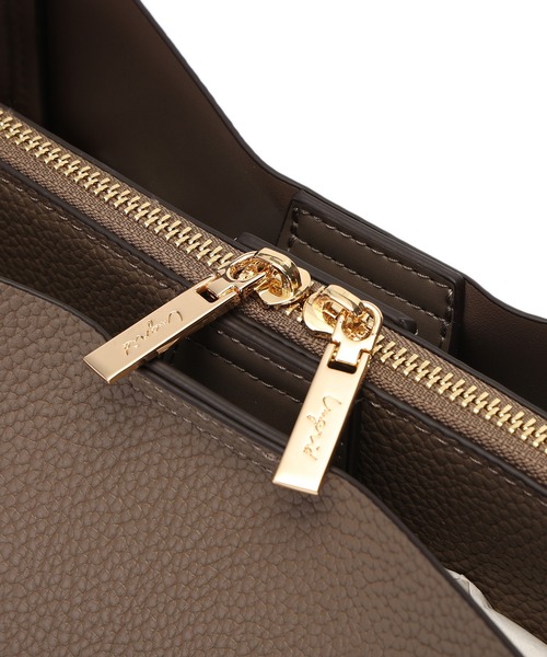 Ungrid(アングリッド)の「【Ungrid/アングリッド】軽量ソフトシュリンク プレートチャーム付ハンドバッグ(ハンドバッグ・レディース・ブラック/オリーブ/アイボリー/グレイッシュベージュ/ダークベージュ・FREE)」の8枚目の写真