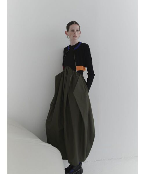 UN3D.（アンスリード）の「CURVE LINE TUCK SLEEVELESS OP