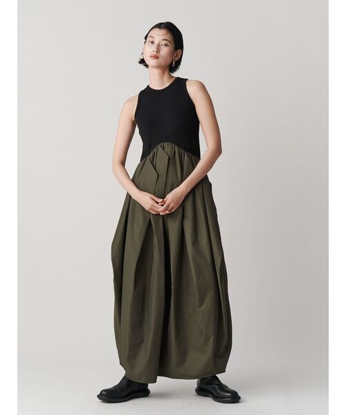 UN3D.（アンスリード）の「CURVE LINE TUCK SLEEVELESS OP