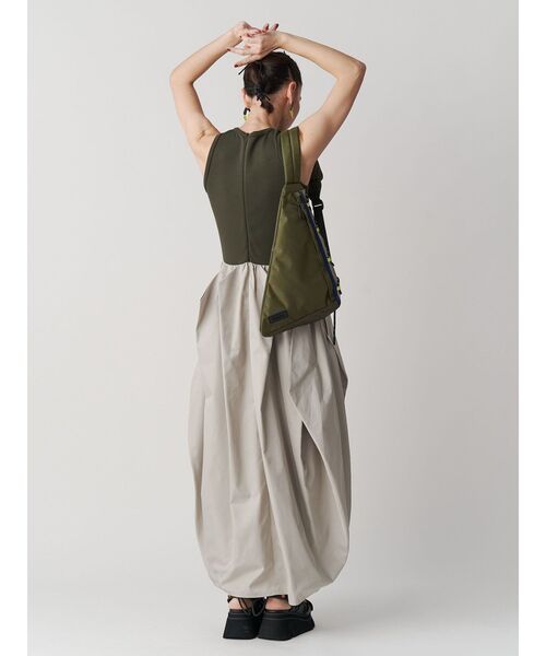 UN3D.（アンスリード）の「CURVE LINE TUCK SLEEVELESS OP