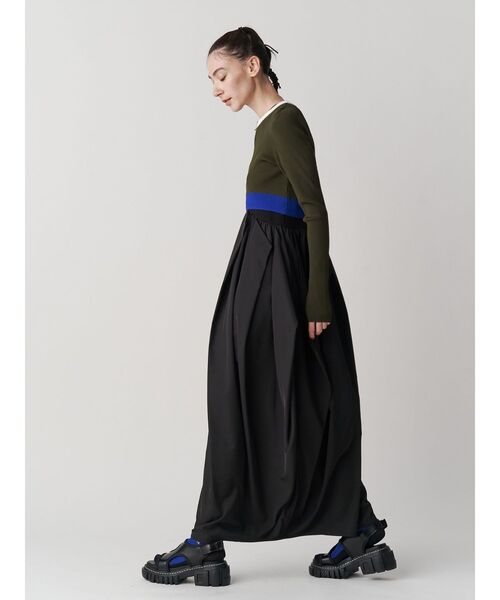 un3d. サスペンダーワンピース UN3D.（アンスリード）の「CURVE LINE TUCK SLEEVELESS OP