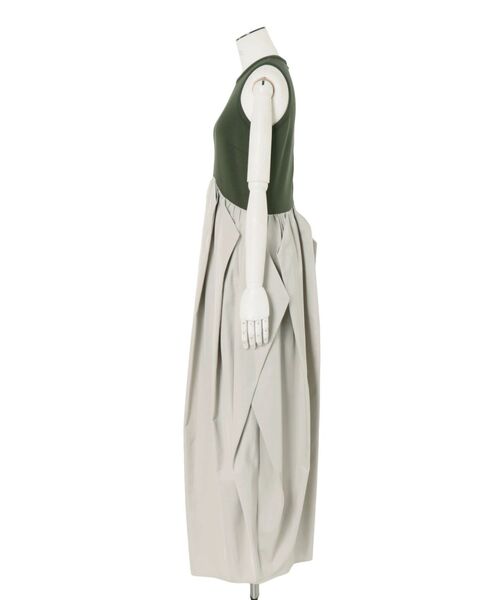 UN3D.（アンスリード）の「CURVE LINE TUCK SLEEVELESS OP / カーブ