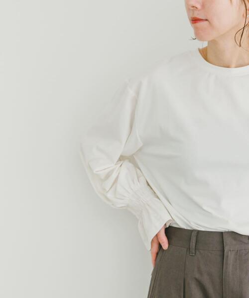 ITEMS URBANRESEARCH（アイテムズ アーバンリサーチ）の「フハクライクソデギャザープルオーバー（Tシャツ/カットソー・レディース・オフホワイト/ブラック/ストライプ・FREE）」の2枚目の写真