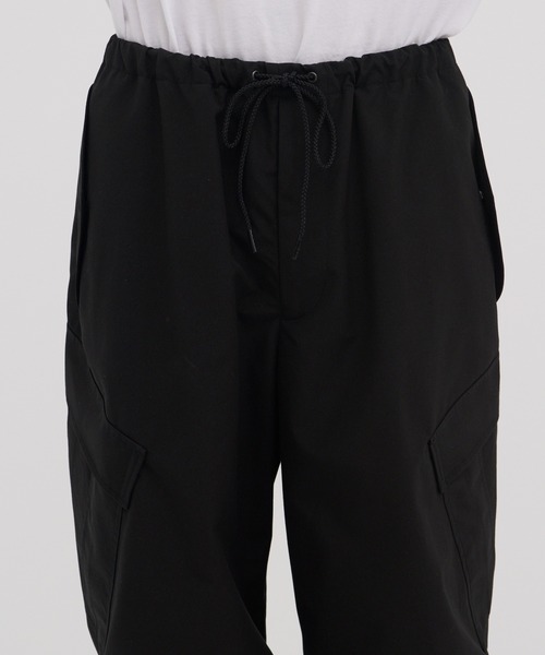 marka(マーカ)の「別注 OVER PANTS(カーゴパンツ・メンズ・ブラック/ダークグリーン・1/2)」の6枚目の写真
