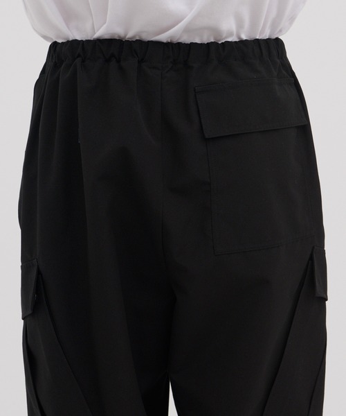 marka(マーカ)の「別注 OVER PANTS(カーゴパンツ・メンズ・ブラック/ダークグリーン・1/2)」の7枚目の写真