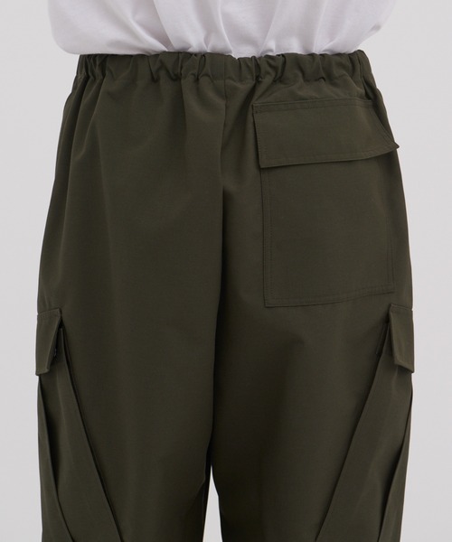 marka(マーカ)の「別注 OVER PANTS(カーゴパンツ・メンズ・ブラック/ダークグリーン・1/2)」の11枚目の写真