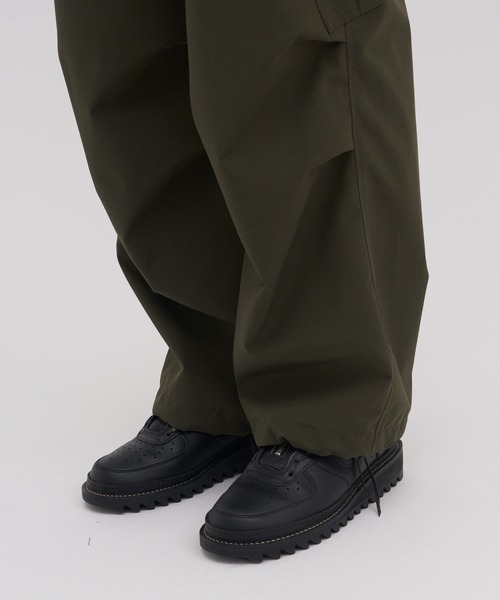 marka(マーカ)の「別注 OVER PANTS(カーゴパンツ・メンズ・ブラック/ダークグリーン・1/2)」の14枚目の写真