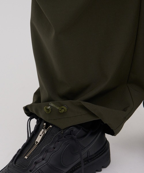 marka(マーカ)の「別注 OVER PANTS(カーゴパンツ・メンズ・ブラック/ダークグリーン・1/2)」の8枚目の写真