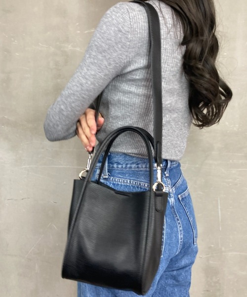 tolene(トレネ)の「ポーチ付き 2way ショルダーバッグ ハンドバッグ(ショルダーバッグ・レディース・ホワイト/ブラック/シルバー・ONE SIZE)」の1枚目の写真