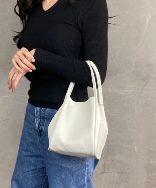 tolene(トレネ)の「ポーチ付き 2way ショルダーバッグ ハンドバッグ(ショルダーバッグ・レディース・ホワイト/ブラック/シルバー・ONE SIZE)」の13枚目の写真