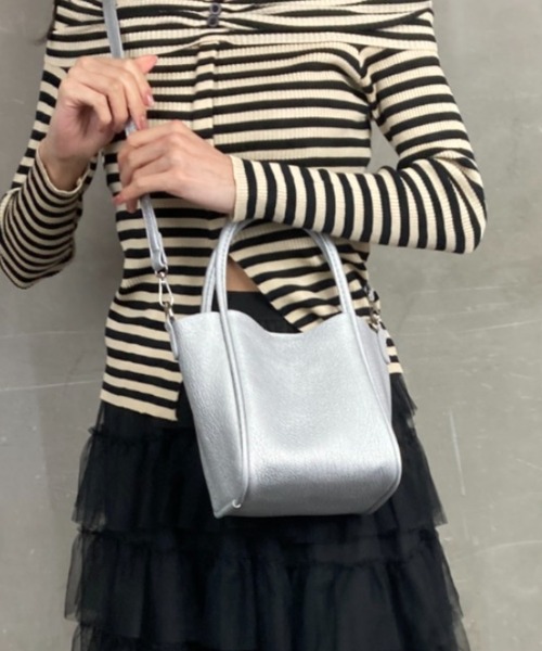 tolene(トレネ)の「ポーチ付き 2way ショルダーバッグ ハンドバッグ(ショルダーバッグ・レディース・ホワイト/ブラック/シルバー・ONE SIZE)」の5枚目の写真