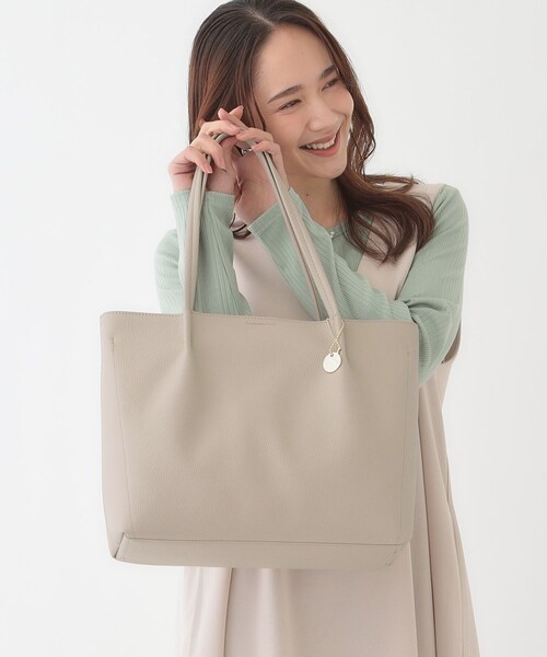 SHOO・LA・RUE（シューラルー）の「【軽量／A4】つまみハンドルトートバッグ（トートバッグ・レディース・グリーン/アイボリー/ブラック/ナチュラル・00）」の3枚目の写真