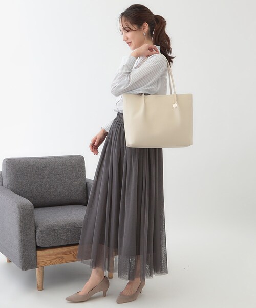 SHOO・LA・RUE（シューラルー）の「【軽量／A4】つまみハンドルトートバッグ（トートバッグ・レディース・グリーン/アイボリー/ブラック/ナチュラル・00）」の5枚目の写真