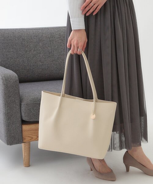 SHOO・LA・RUE（シューラルー）の「【軽量／A4】つまみハンドルトートバッグ（トートバッグ・レディース・グリーン/アイボリー/ブラック/ナチュラル・00）」の6枚目の写真