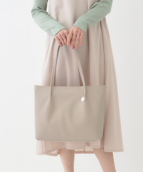SHOO・LA・RUE（シューラルー）の「【軽量／A4】つまみハンドルトートバッグ（トートバッグ・レディース・グリーン/アイボリー/ブラック/ナチュラル・00）」の12枚目の写真