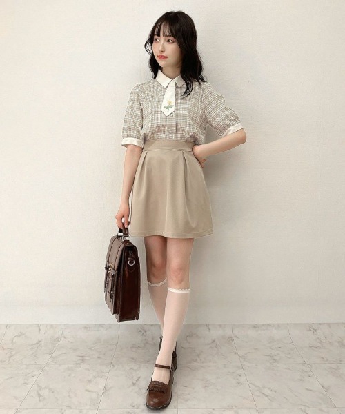 F i.n.t（フィント）の「マーガレット刺繍タイ付きチェックシャツ/ fint　フィント（シャツ/ブラウス・レディース・ネイビー×ホワイト/ベージュ・FREE）」の18枚目の写真