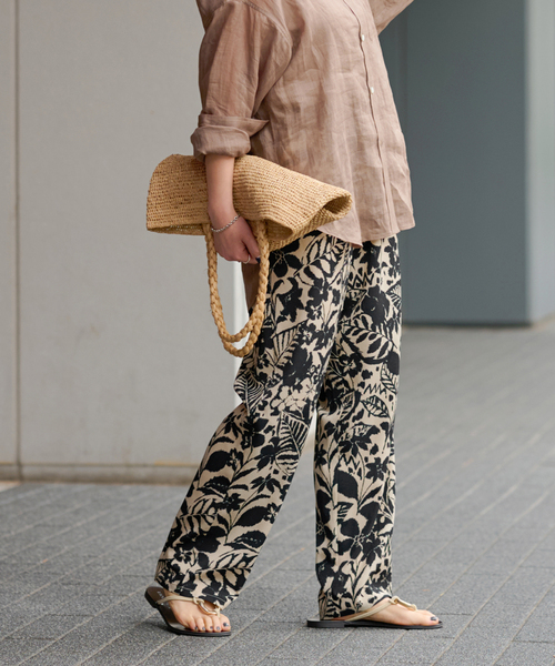 JOURNAL STANDARD relume（ジャーナルスタンダード　レリューム）の「ボタニカルプリントパンツ（その他パンツ・レディース・ベージュ/ネイビー・FREE）」の7枚目の写真