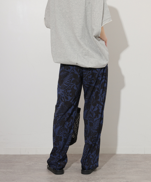 JOURNAL STANDARD relume（ジャーナルスタンダード　レリューム）の「ボタニカルプリントパンツ（その他パンツ・レディース・ベージュ/ネイビー・FREE）」の15枚目の写真