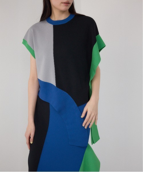 PLUS（プラス）の「【PLUS】ブロッキングアシンメトリーニットベスト（ベスト・レディース・ブラック/グレー系その他/ブラック系その他・FREE）」の2枚目の写真