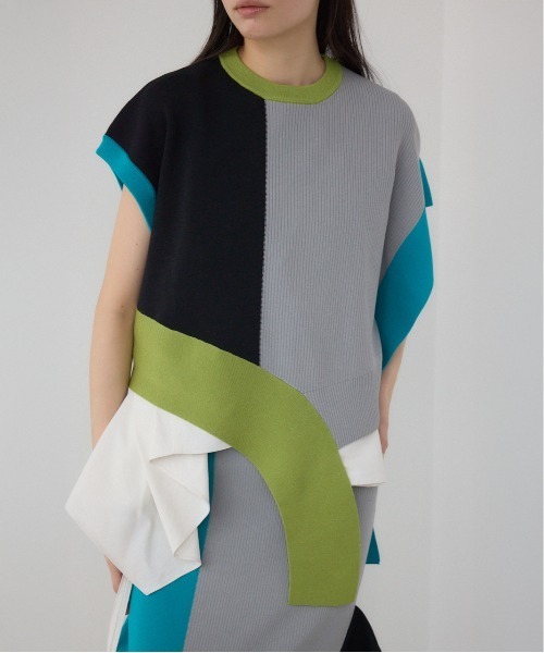 PLUS（プラス）の「【PLUS】ブロッキングアシンメトリーニットベスト（ベスト・レディース・ブラック/グレー系その他/ブラック系その他・FREE）」の3枚目の写真