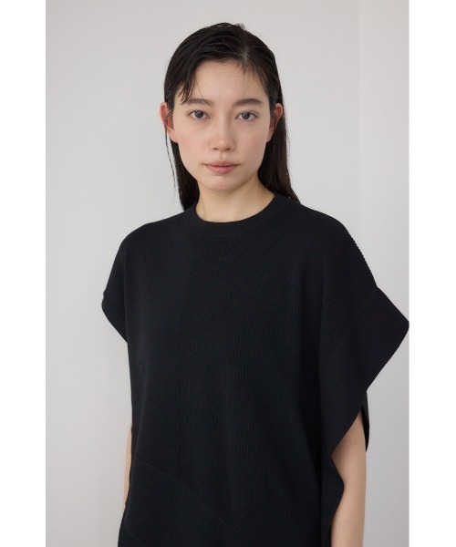 PLUS（プラス）の「【PLUS】ブロッキングアシンメトリーニットベスト（ベスト・レディース・ブラック/グレー系その他/ブラック系その他・FREE）」の5枚目の写真