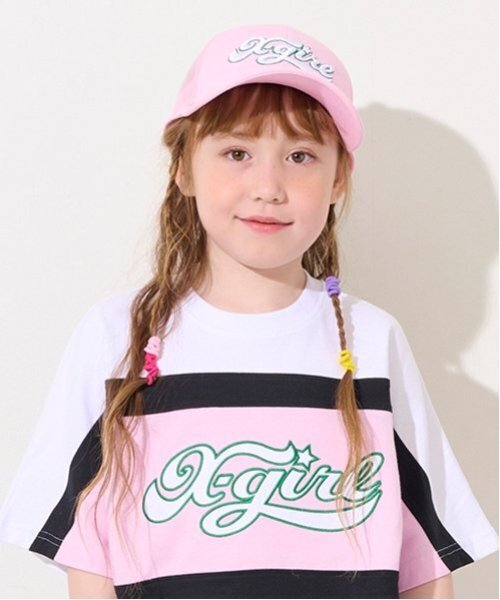 X-girl Stages(エックスガールステージス)の「ロゴ刺しゅうメッシュキャップ(キャップ・キッズ・ブラック/ピンク・52-56cm/S(48-52cm))」の13枚目の写真