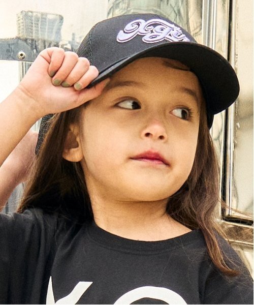 X-girl Stages(エックスガールステージス)の「ロゴ刺しゅうメッシュキャップ(キャップ・キッズ・ブラック/ピンク・52-56cm/S(48-52cm))」の5枚目の写真