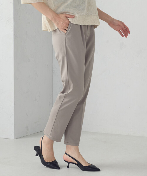 COMME CA MODELS(コムサモデルズ)の「【美しいベーシックパンツ】テーパードパンツ(その他パンツ・レディース・グレイッシュベージュ/テラコッタ/チャコール/ネイビー・X-SMALL/SMALL/MEDIUM/LARGE/X-LARGE)」の5枚目の写真