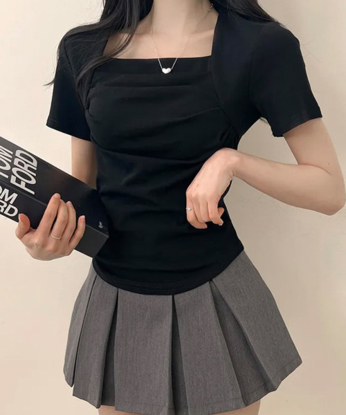 VIVID LADY(ビビッドレディー)の「スクエアネックドレープ 半袖 Tシャツ(Tシャツ/カットソー・レディース・クリーム/アイボリー/ブラック・FREE)」の9枚目の写真