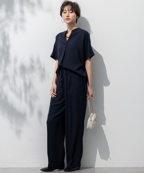 23区 S（ニジュウサンクチイサイサイズ）の「【吸水速乾/UVカット/接触冷感】ストレッチジョーゼット バンドカラー カットソー（Tシャツ/カットソー・レディース・ネイビー系/ベージュ系1/ブラック系/ダークグリーン系1・32）」の8枚目の写真