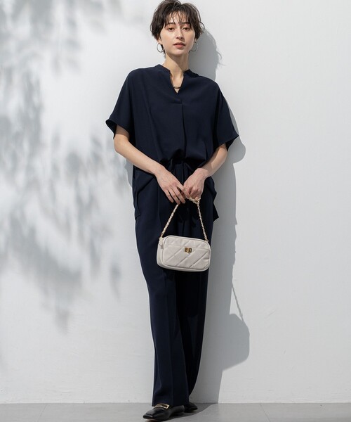 23区 S（ニジュウサンクチイサイサイズ）の「【吸水速乾/UVカット/接触冷感】ストレッチジョーゼット バンドカラー カットソー（Tシャツ/カットソー・レディース・ネイビー系/ベージュ系1/ブラック系/ダークグリーン系1・32）」の9枚目の写真