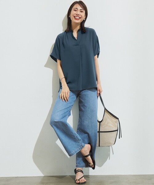 23区 S（ニジュウサンクチイサイサイズ）の「【吸水速乾/UVカット/接触冷感】ストレッチジョーゼット バンドカラー カットソー（Tシャツ/カットソー・レディース・ネイビー系/ベージュ系1/ブラック系/ダークグリーン系1・32）」の10枚目の写真
