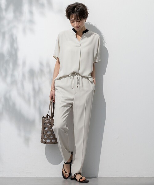 23区 S（ニジュウサンクチイサイサイズ）の「【吸水速乾/UVカット/接触冷感】ストレッチジョーゼット バンドカラー カットソー（Tシャツ/カットソー・レディース・ネイビー系/ベージュ系1/ブラック系/ダークグリーン系1・32）」の13枚目の写真