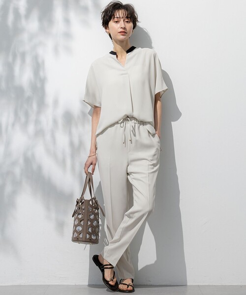 23区 S（ニジュウサンクチイサイサイズ）の「【吸水速乾/UVカット/接触冷感】ストレッチジョーゼット バンドカラー カットソー（Tシャツ/カットソー・レディース・ネイビー系/ベージュ系1/ブラック系/ダークグリーン系1・32）」の14枚目の写真