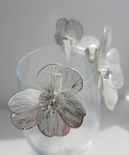 Dorry Doll(ドリードール)の「すかしメタルフラワービジューヘアピン3個セット(ヘアピン・レディース・ゴールド/シルバー・FREE)」の10枚目の写真