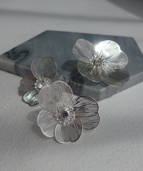 Dorry Doll(ドリードール)の「すかしメタルフラワービジューヘアピン3個セット(ヘアピン・レディース・ゴールド/シルバー・FREE)」の3枚目の写真