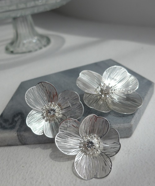 Dorry Doll(ドリードール)の「すかしメタルフラワービジューヘアピン3個セット(ヘアピン・レディース・ゴールド/シルバー・FREE)」の5枚目の写真