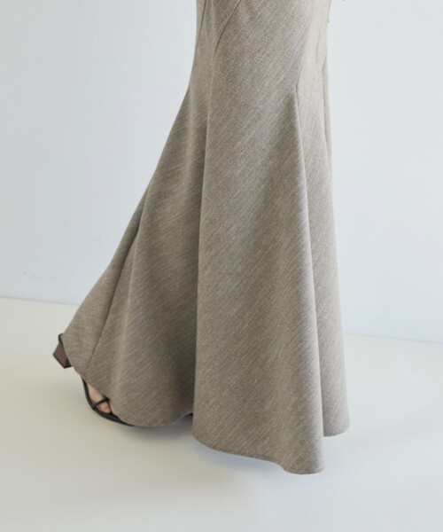 UNITED TOKYO（ユナイテッドトウキョウ）の「ランダムパネルリネンライクマーメイドスカート｜ウォッシャブル/オフィスカジュアル/細見え/春服（スカート・レディース・ブラウン/ネイビー・1/2）」の13枚目の写真
