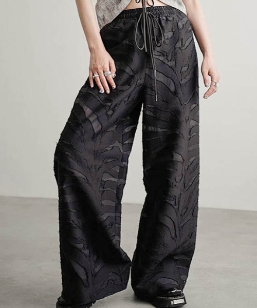 AMELY(エミリー)の「シアージャガードワイドパンツ(その他パンツ・レディース・ホワイト/ブラック・フリー)」の2枚目の写真