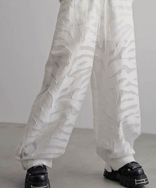 AMELY(エミリー)の「シアージャガードワイドパンツ(その他パンツ・レディース・ホワイト/ブラック・フリー)」の7枚目の写真