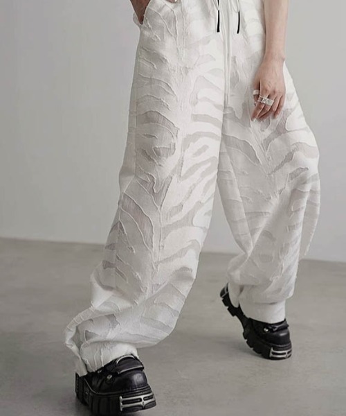 AMELY(エミリー)の「シアージャガードワイドパンツ(その他パンツ・レディース・ホワイト/ブラック・フリー)」の8枚目の写真
