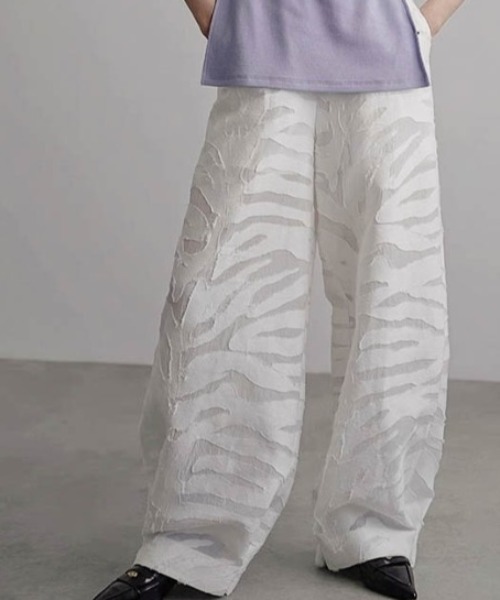 AMELY(エミリー)の「シアージャガードワイドパンツ(その他パンツ・レディース・ホワイト/ブラック・フリー)」の9枚目の写真