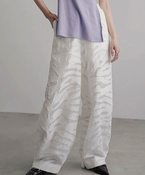 AMELY(エミリー)の「シアージャガードワイドパンツ(その他パンツ・レディース・ホワイト/ブラック・フリー)」の10枚目の写真