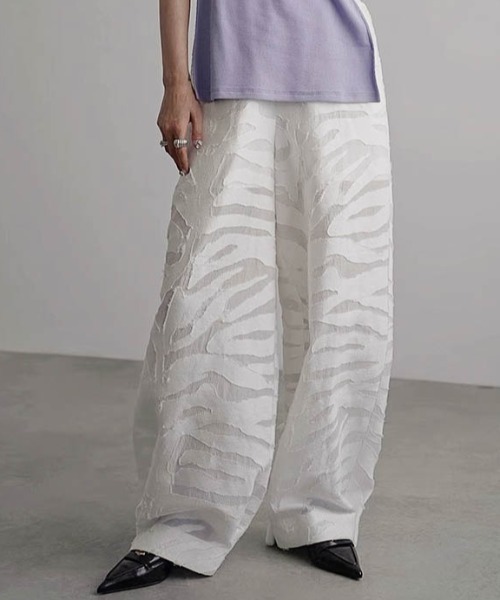 AMELY(エミリー)の「シアージャガードワイドパンツ(その他パンツ・レディース・ホワイト/ブラック・フリー)」の11枚目の写真