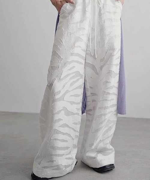 AMELY(エミリー)の「シアージャガードワイドパンツ(その他パンツ・レディース・ホワイト/ブラック・フリー)」の12枚目の写真