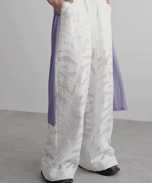 AMELY(エミリー)の「シアージャガードワイドパンツ(その他パンツ・レディース・ホワイト/ブラック・フリー)」の14枚目の写真