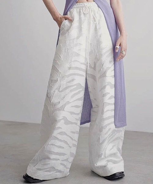 AMELY(エミリー)の「シアージャガードワイドパンツ(その他パンツ・レディース・ホワイト/ブラック・フリー)」の15枚目の写真