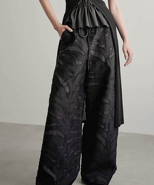 AMELY(エミリー)の「シアージャガードワイドパンツ(その他パンツ・レディース・ホワイト/ブラック・フリー)」の18枚目の写真