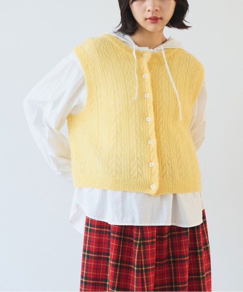 bulle de savon（ビュルデサボン）の「ふわふわ 透かし編みニットベスト（ベスト・レディース・ブラウン/ブルー/イエロー・FREE）」の4枚目の写真