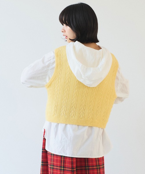 bulle de savon（ビュルデサボン）の「ふわふわ 透かし編みニットベスト（ベスト・レディース・ブラウン/ブルー/イエロー・FREE）」の7枚目の写真
